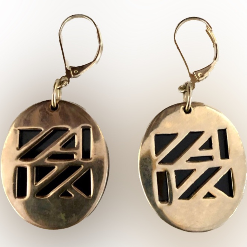 Oval disc earrings